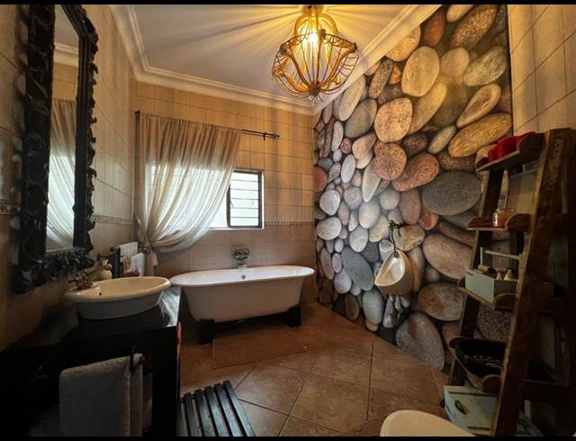 6 BEDROOM HOUSE FOR SALE IN LEEUWFONTEIN ESTATE